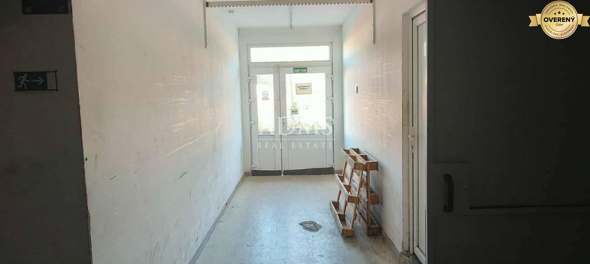 131A vstup prízemie zvnútra.jpg